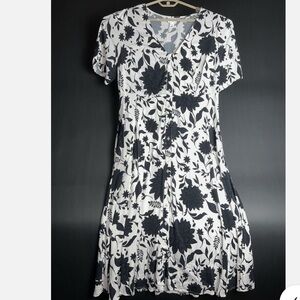 AVA & VIV Black/ White Floral Print Button Front Short Sleeve Dress
